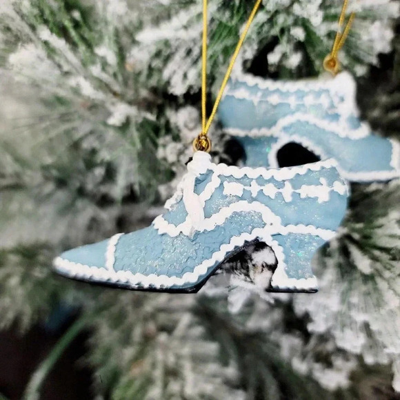 Porcelain Miniature Victorian Vintage Blue White Christmas Shoes Heels Ornaments - Picture 2 of 9